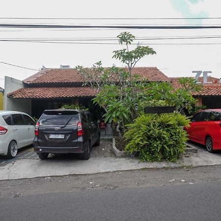 Reddoorz Near Lotte Mart Maguwoharjo Yogyakarta Hotel Exterior photo
