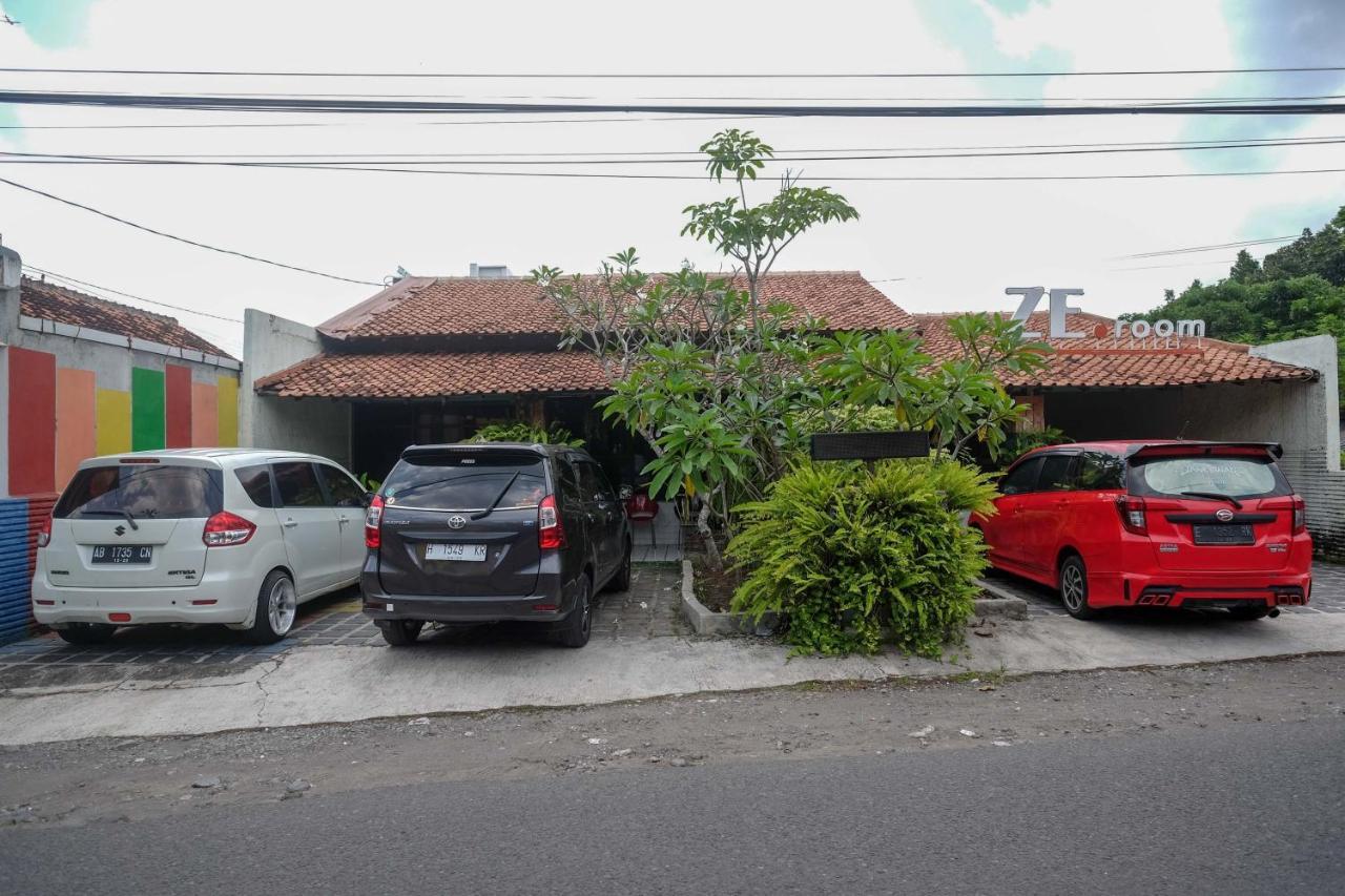 Reddoorz Near Lotte Mart Maguwoharjo Yogyakarta Hotel Exterior photo